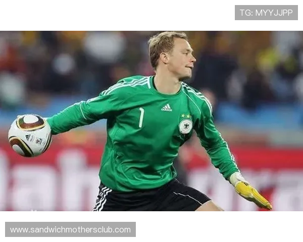 面对顶级前锋群:诺伊尔的门前统治力 面对顶级前锋群:诺伊尔的门前统治力