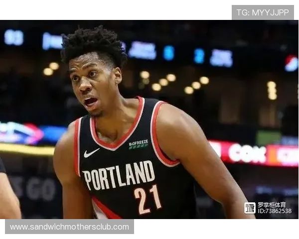 比上季更频繁挡拆换防对持球后卫 罗宾逊护筐提效